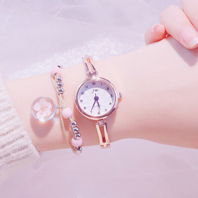 Friends&sisters watch female small delicate students contracted Korean version of Joker temperament small dial academic style
Friends&sisters watch female small delicate students contracted Korean version of Joker temperament small dial academic style