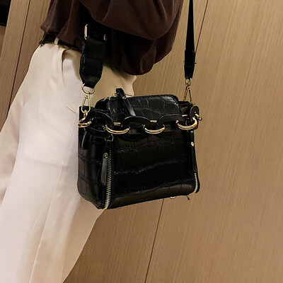 French small texture bag female 2019 new fashion bucket bag crocodile pattern wild shoulder slung small square bag
French small texture bag female 2019 new fashion bucket bag crocodile pattern wild shoulder slung small square bag