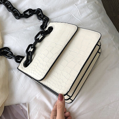 New small bag woman 2019 new Chaohan version 100 single shoulder bag fashion chain small square bag girl bag
New small bag woman 2019 new Chaohan version 100 single shoulder bag fashion chain small square bag girl bag