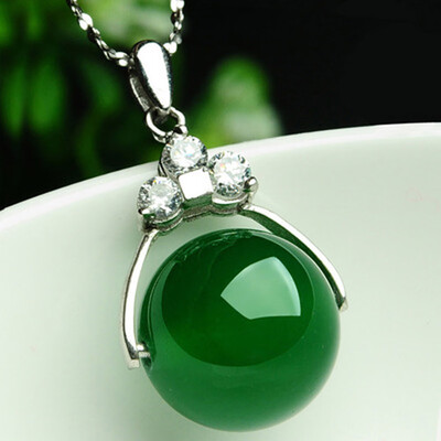 Crystal Semi-Precious Stone Teardrop Green\Red Agate Pendant Transfer beads not include necklace
Crystal Semi-Precious Stone Teardrop Green\Red Agate Pendant Transfer beads not include necklace