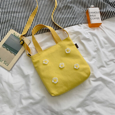 2019 new small fresh temperament canvas bag female casual simple fashion shoulder bag cute flower Messenger bag
2019 new small fresh temperament canvas bag female casual simple fashion shoulder bag cute flower Messenger bag
