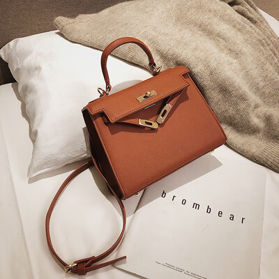 Spring new small bag female 2019 new wave Korean version of the wild slung shoulder shoulder portable fashion texture Kelly bag
Spring new small bag female 2019 new wave Korean version of the wild slung shoulder shoulder portable fashion texture Kelly bag
