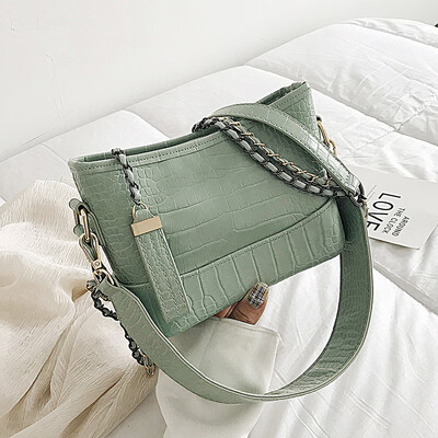 Hong Kong style retro handbags new fashion chain crocodile pattern shoulders diagonally stray small square bag
Hong Kong style retro handbags new fashion chain crocodile pattern shoulders diagonally stray small square bag