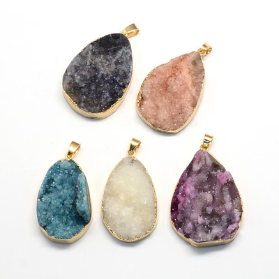 PH PANDAHALL 5Pcs Mixed Stones of Plated Natural Crystal Pendants&Labradorite Pendants with Golden Tone
PH PANDAHALL 5Pcs Mixed Stones of Plated Natural Crystal Pendants&Labradorite Pendants with Golden Tone