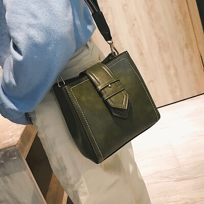Ins super fire port wind retro bucket bag high-end bag female 2019 new foreign gas wild fashion Messenger bag
Ins super fire port wind retro bucket bag high-end bag female 2019 new foreign gas wild fashion Messenger bag