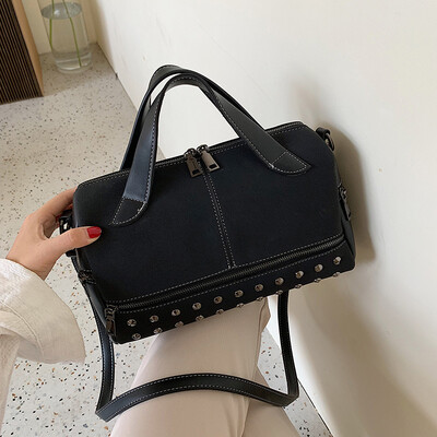 Womens bag 2019 new vintage rivets portable Boston bag Korean version of matte Joker shoulder Messenger bag
Womens bag 2019 new vintage rivets portable Boston bag Korean version of matte Joker shoulder Messenger bag