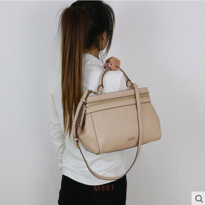 EXCLUSIVEPROPERTIES handbags new simple wild shoulder messenger bag sheepskin bag 6958
EXCLUSIVEPROPERTIES handbags new simple wild shoulder messenger bag sheepskin bag 6958