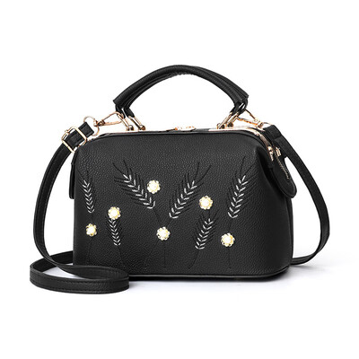 Female bag 2019 new bag female metal European&American fashion casual handbags Messenger shoulder bag
Female bag 2019 new bag female metal European&American fashion casual handbags Messenger shoulder bag