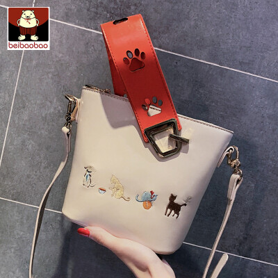 Internet celebrity bucket bag 2019 new handbag leisure oblique bag fashion simple bag
Internet celebrity bucket bag 2019 new handbag leisure oblique bag fashion simple bag