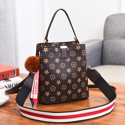 Womens bags Korean Joker atmosphere portable fashion large capacity shoulder Messenger bag bucket bag
Womens bags Korean Joker atmosphere portable fashion large capacity shoulder Messenger bag bucket bag