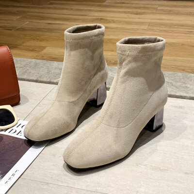 Thin boots autumn&winter Korean version of thick heels high heels short boots short tube black square head Martin boots
Thin boots autumn&winter Korean version of thick heels high heels short boots short tube black square head Martin boots