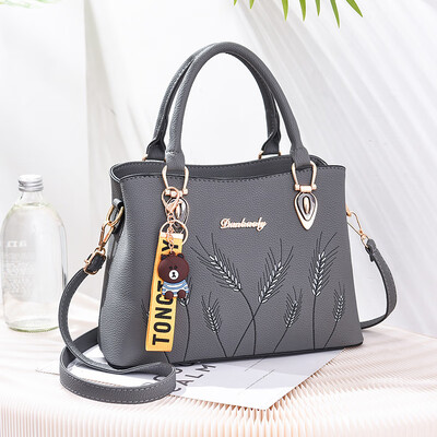 2018 spring cool new bag female European&American big bag fashion handbags slung shoulder bag
2018 spring cool new bag female European&American big bag fashion handbags slung shoulder bag