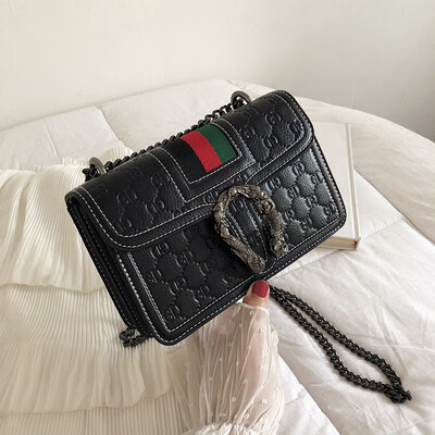 Qiao Bani 2019 new European&American style fashion ribbon PU indentation hit color wine god bag slant diagonal cross trend handbags
Qiao Bani 2019 new European&American style fashion ribbon PU indentation hit color wine god bag slant diagonal cross trend handbags