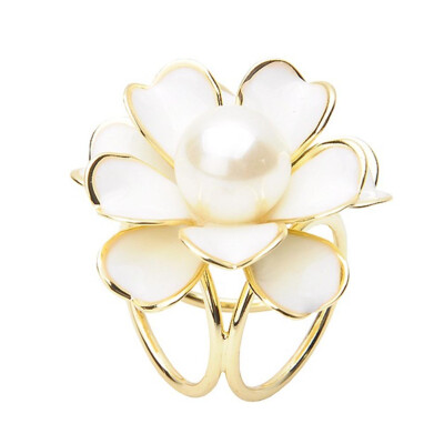 Brooch2019HOT Korean Fashion Delicate Chic Simple Black White Enamel Camellia Pearl Scarf Buckle Tricyclic Clip Brooch Pins
Brooch2019HOT Korean Fashion Delicate Chic Simple Black White Enamel Camellia Pearl Scarf Buckle Tricyclic Clip Brooch Pins