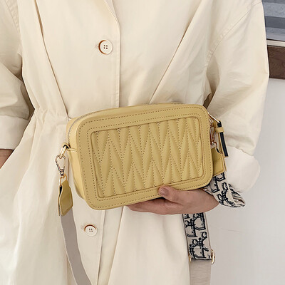 New texture bag female 2019 new Korean version of fashion casual foreign gas wild broadband shoulder slung small square bag
New texture bag female 2019 new Korean version of fashion casual foreign gas wild broadband shoulder slung small square bag