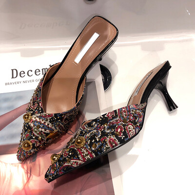 Retro pointed slippers women summer Baotou rivet rhinestone high heel sandals chic Mueller shoes
Retro pointed slippers women summer Baotou rivet rhinestone high heel sandals chic Mueller shoes