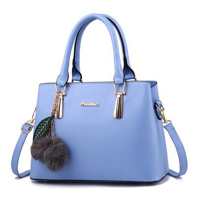 In autumn&winter the new womens trendy girl bag is fashionable&simple handbag with one shoulder&oblique satchel
In autumn&winter the new womens trendy girl bag is fashionable&simple handbag with one shoulder&oblique satchel