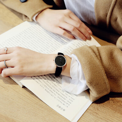 Watch female student simple temperament lady ins wind 2019 new couple fashion Korean male watch female watch
Watch female student simple temperament lady ins wind 2019 new couple fashion Korean male watch female watch