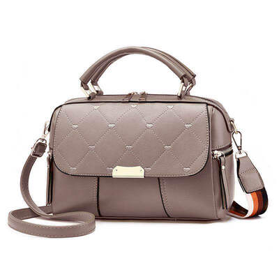 Korean version of the 2019 summer new embroidered line shoulder diagonal package PU leather fashion casual ladies small square bag
Korean version of the 2019 summer new embroidered line shoulder diagonal package PU leather fashion casual ladies small square bag