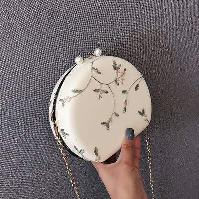 2019 summer new temperament wild shoulder bag small fresh fairy fashion embroidered chain slung semicircle
2019 summer new temperament wild shoulder bag small fresh fairy fashion embroidered chain slung semicircle