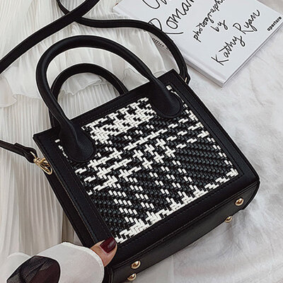 Handbag bag womens bag new 2019 fashion woven shoulder small square bag Hong Kong Joker slung bag tide
Handbag bag womens bag new 2019 fashion woven shoulder small square bag Hong Kong Joker slung bag tide