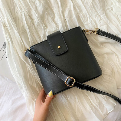 Red bucket women 2019 Korean version of simple Joker shoulder bag chic fashion retro slung bag
Red bucket women 2019 Korean version of simple Joker shoulder bag chic fashion retro slung bag
