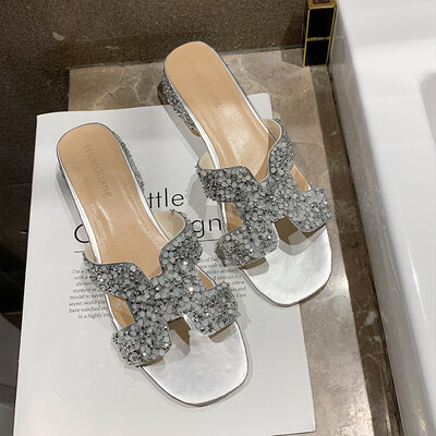 2019 new summer thick heel net red slippers women wear rhinestone white H slippers high heel fashion Joker H sandals
2019 new summer thick heel net red slippers women wear rhinestone white H slippers high heel fashion Joker H sandals