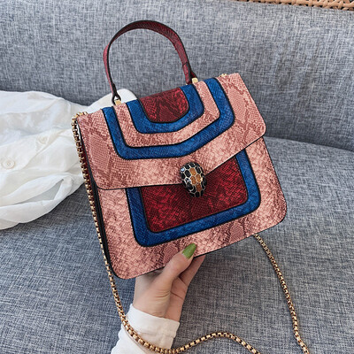 Texture bag female 2018 new wave Korean fashion lock single shoulder small square bag commuter wild Messenger bean bag
Texture bag female 2018 new wave Korean fashion lock single shoulder small square bag commuter wild Messenger bean bag
