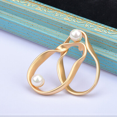 2019 new brand design irregular earrings geometric shape twisted earrings simple for women
2019 new brand design irregular earrings geometric shape twisted earrings simple for women