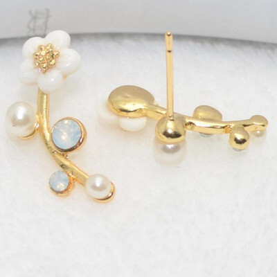 Shell Flowers Plant Simulated Pearl Stud Earrings Tree Branch Simple Gold Silver Earrings For Women Jewelry Girl Gifts
Shell Flowers Plant Simulated Pearl Stud Earrings Tree Branch Simple Gold Silver Earrings For Women Jewelry Girl Gifts