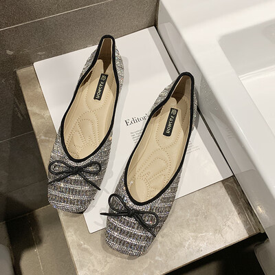 Square head shallow mouth shoes women summer Korean fashion bow gentle flat casual one pedal shoes
Square head shallow mouth shoes women summer Korean fashion bow gentle flat casual one pedal shoes