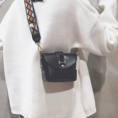 French small bag handbag 2019 new wave Korean version of the wild Messenger bag wide shoulder strap shoulder fashion small square bag
French small bag handbag 2019 new wave Korean version of the wild Messenger bag wide shoulder strap shoulder fashion small square bag