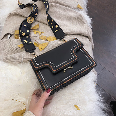 Qiao Bani 2019 new Korean chic fashion embroidery line hit color ribbon wild small square bag shoulder diagonal female bag
Qiao Bani 2019 new Korean chic fashion embroidery line hit color ribbon wild small square bag shoulder diagonal female bag