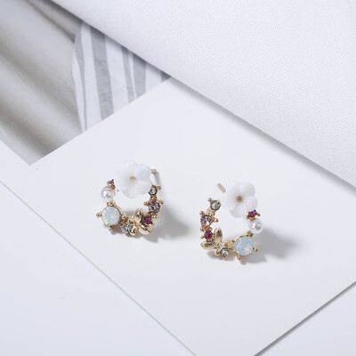 Cute Korean Personality Small Flower Stud Earrings For Women Temperament Simple Fashion Metal Female Stud Earrings
Cute Korean Personality Small Flower Stud Earrings For Women Temperament Simple Fashion Metal Female Stud Earrings