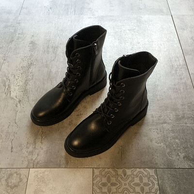 Retro Martin boots female autumn Korean side zipper boots ulzzang Joker lace-up thick-heeled boots
Retro Martin boots female autumn Korean side zipper boots ulzzang Joker lace-up thick-heeled boots