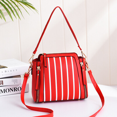 2019 spring cool fashion simple shoulder bag casual handbag retro diagonal saddle bag
2019 spring cool fashion simple shoulder bag casual handbag retro diagonal saddle bag