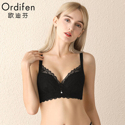 Ou Difen no steel ring bra 2019 spring&summer new three-dimensional cut thin cups breathable hole cups gathered on the bra sexy lace underwear bra XB9523 black B80
Ou Difen no steel ring bra 2019 spring&summer new three-dimensional cut thin cups breathable hole cups gathered on the bra sexy lace underwear bra XB9523 black B80