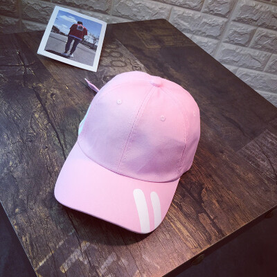 The hat the spring summer the letter the womens Korean-style baseball cap the street-hop the street-hop the couple
The hat the spring summer the letter the womens Korean-style baseball cap the street-hop the street-hop the couple