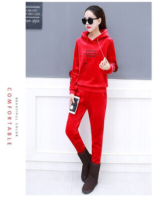 The new autumnwinter 2018 leisure suit is a two-piece womens sweater with velvet&thick golden velvet rose embroidery
The new autumnwinter 2018 leisure suit is a two-piece womens sweater with velvet&thick golden velvet rose embroidery
