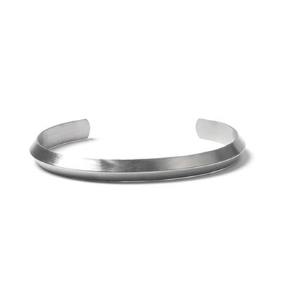 Europe&The United States Are Simple&Elegant Titanium Bracelet Smooth Bracelet Openings
Europe&The United States Are Simple&Elegant Titanium Bracelet Smooth Bracelet Openings