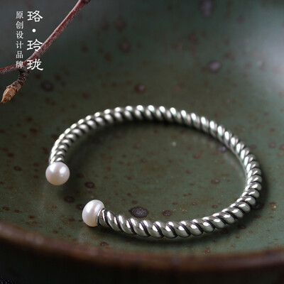 Luo Linglong Thai silver national wind bracelet jewelry anti-allergic simple temperament personality fresh retro handmade original
Luo Linglong Thai silver national wind bracelet jewelry anti-allergic simple temperament personality fresh retro handmade original