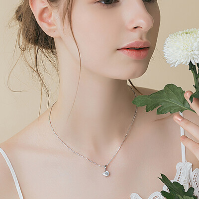 The only Winy silver necklace female models 999 pure silver pendant Japan&South Korea clavicle chain to send his girlfriend gift love
The only Winy silver necklace female models 999 pure silver pendant Japan&South Korea clavicle chain to send his girlfriend gift love