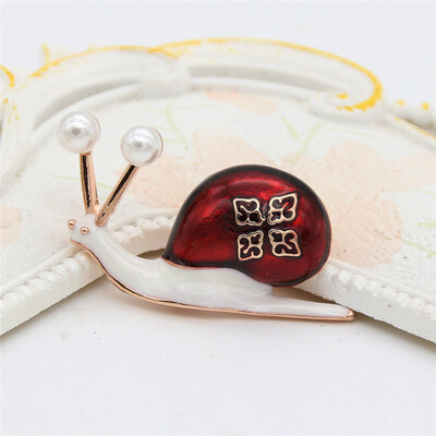 Fashion Women Enamel Snail Brooch Pin Paint Animal Brooches Broches Imitation Pearl Insect Scarf Lapel Pins Office Accessories
Fashion Women Enamel Snail Brooch Pin Paint Animal Brooches Broches Imitation Pearl Insect Scarf Lapel Pins Office Accessories