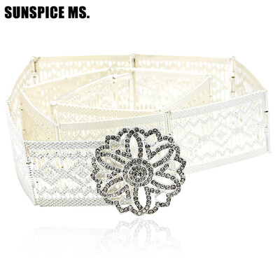 New Middle East Women Rhinestone Metal Waist Chain Belt Adjustable Length Hollow Flower Wedding Dress Belly Chain Body Jewelry
New Middle East Women Rhinestone Metal Waist Chain Belt Adjustable Length Hollow Flower Wedding Dress Belly Chain Body Jewelry