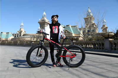 KUBEEN Mountain Bike Super WideTire Bike Snowmobile ATV 26 * 4.0 Bicycle 7/21/24/27 Speed Shock Absorbers Bike
KUBEEN Mountain Bike Super WideTire Bike Snowmobile ATV 26 * 4.0 Bicycle 7/21/24/27 Speed Shock Absorbers Bike