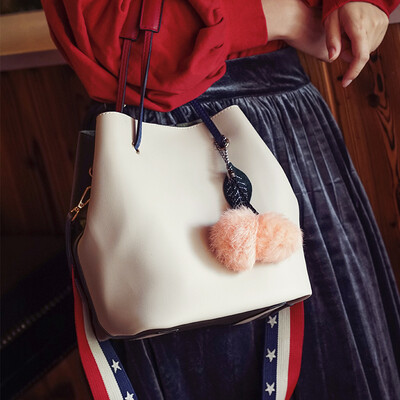 Artmi Artemi bucket bag female new tide hit color big bag shoulder bag Messenger bag wide shoulder strap female bag dark green spell white
Artmi Artemi bucket bag female new tide hit color big bag shoulder bag Messenger bag wide shoulder strap female bag dark green spell white