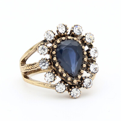 Exquisite Women Resin Water Drop Ring Antique Gold Color Hollow Broadside Flower Vintage Ring Arabia Bridal Wedding Jewelry
Exquisite Women Resin Water Drop Ring Antique Gold Color Hollow Broadside Flower Vintage Ring Arabia Bridal Wedding Jewelry