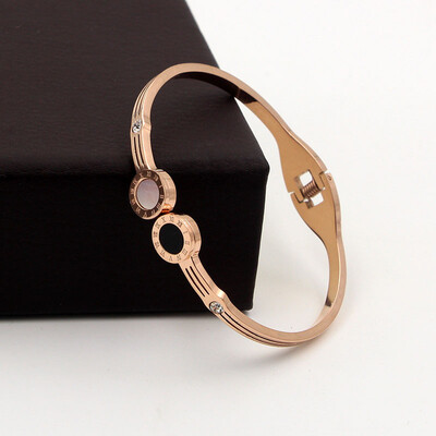 Korea laser cut double small diamond black&white shell double Roman digital bracelet fashion tide titanium steel bracelet
Korea laser cut double small diamond black&white shell double Roman digital bracelet fashion tide titanium steel bracelet