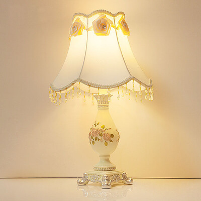 Guanya Украшение Craft Light Европейский стиль ретро стиль Свадебный подарок Silk Home Bedroom Bedside Reading Lamp MT-C235
Guanya Украшение Craft Light Европейский стиль ретро стиль Свадебный подарок Silk Home Bedroom Bedside Reading Lamp MT-C235