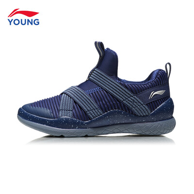 Li Ning official flagship store childrens shoes boys sports shoes set foot a pedal elastic webbing childrens sports shoes YKCN106-5 Navy blue Flint blue 38
Li Ning official flagship store childrens shoes boys sports shoes set foot a pedal elastic webbing childrens sports shoes YKCN106-5 Navy blue Flint blue 38